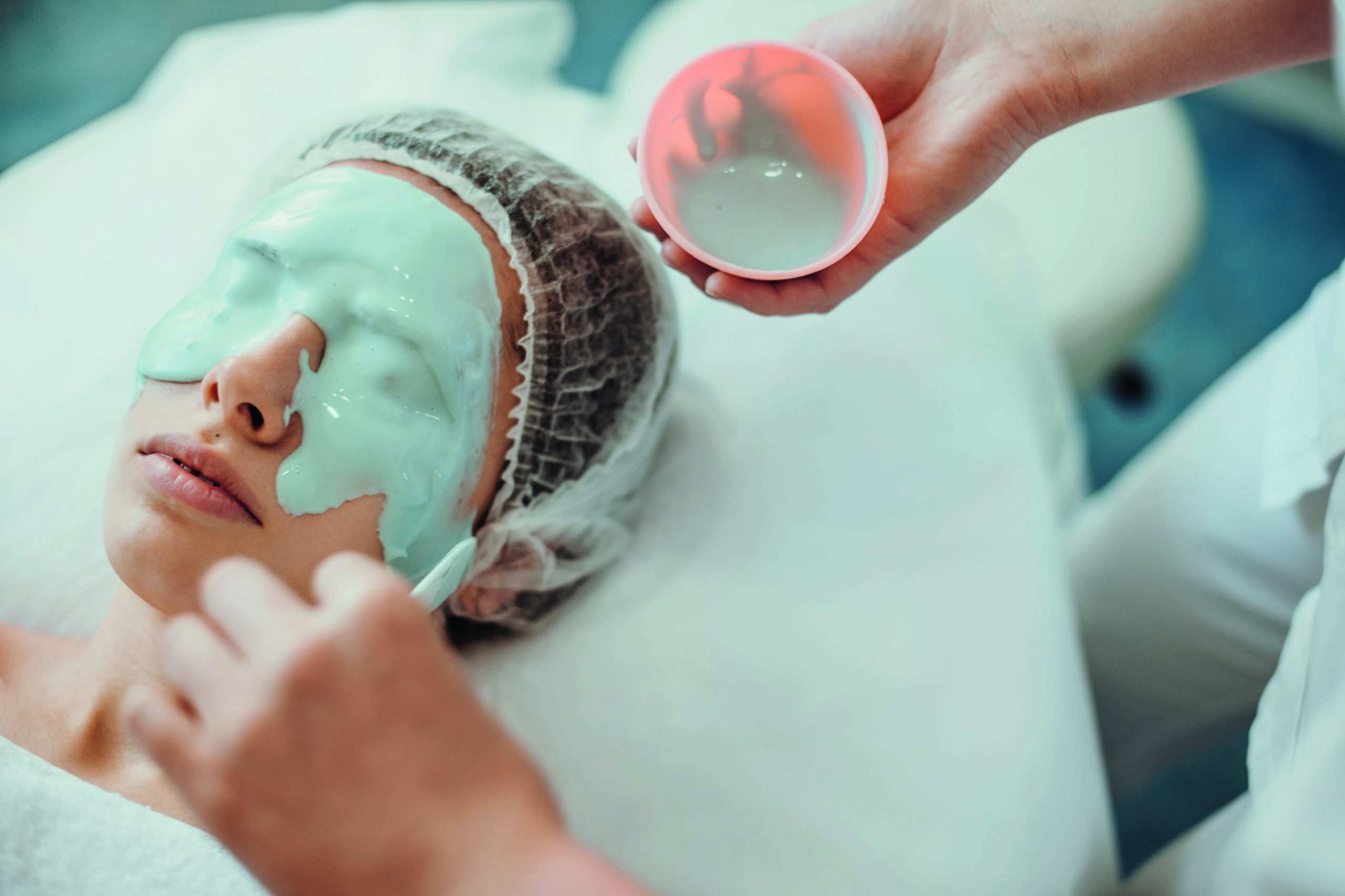 Close-up,Portrait,Doctor’s,Hands,Applying,An,Alginate,Mask,To,The